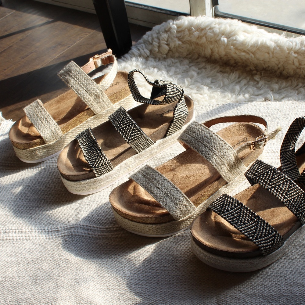 🚨END OF SUMMER SALE// Espadrille platform - Picture 6 of 8